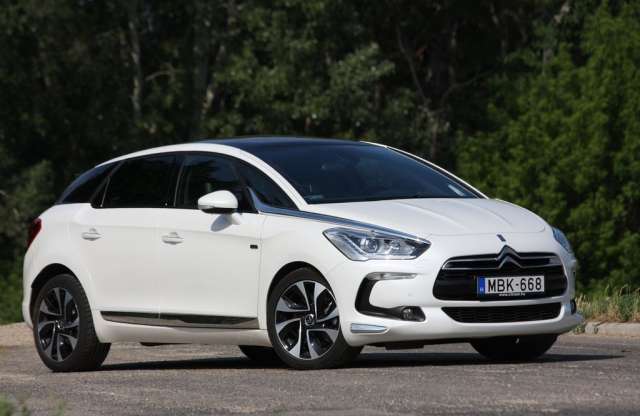 Sportfokozatban spórol az űrhajó – Citroën DS5 HYbrid4 teszt