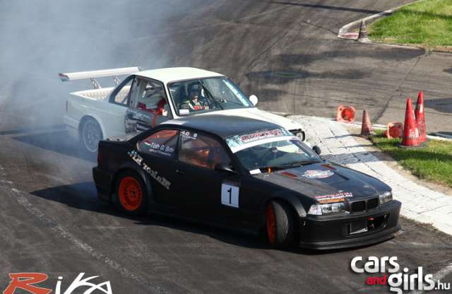 E hétvégén is füstölnek az abroncsok