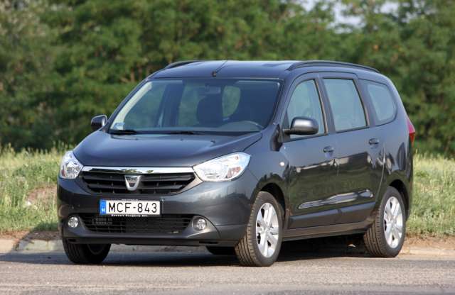 Van még olcsón jó új autó: Dacia Lodgy teszt