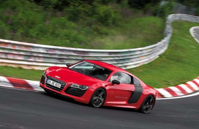 Nürburgringi rekordot állított fel az Audi R8 e-tron