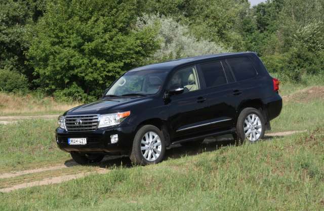 Értelmetlen, de nagyszerű – Toyota Land Cruiser V8 teszt