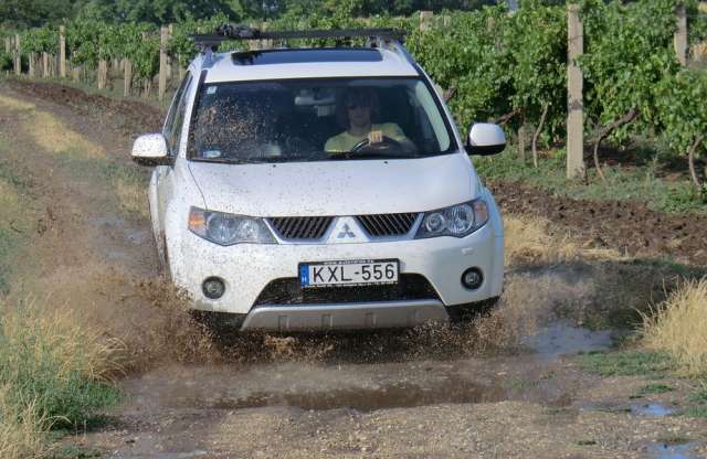 Akár a svájci bicska – Mitsubishi Outlander használtteszt