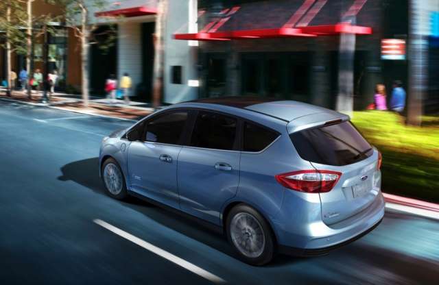 2,5 literes fogyasztással jön a hibrid Ford C-Max