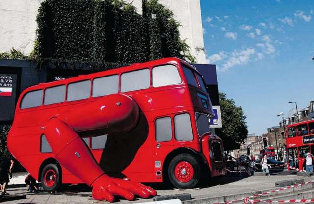 Még nyögdécsel is az olimpiai szoborőrület