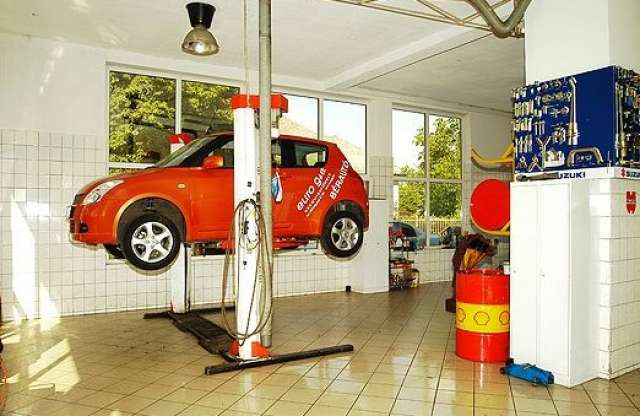 Márkaszervizek kontra sufniműhely - jó így nekünk?