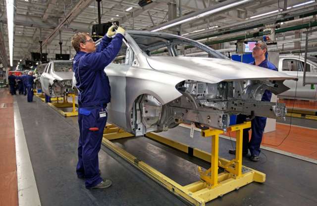 Csoportvezető lopott a kecskeméti Mercedes gyárból