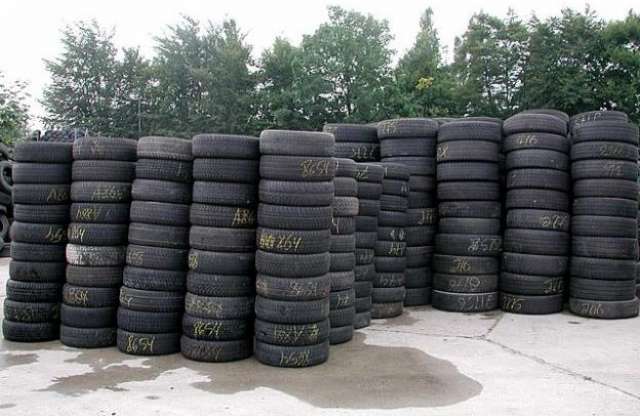 Használt gumiból táska, pénztárca és dísztárgy