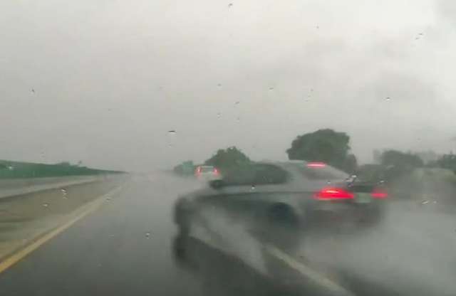 Megcsúszott és ripityára tört a BMW M3