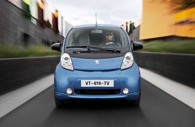 Nem fogynak a PSA villanyautói, felfüggesztették a gyártásukat