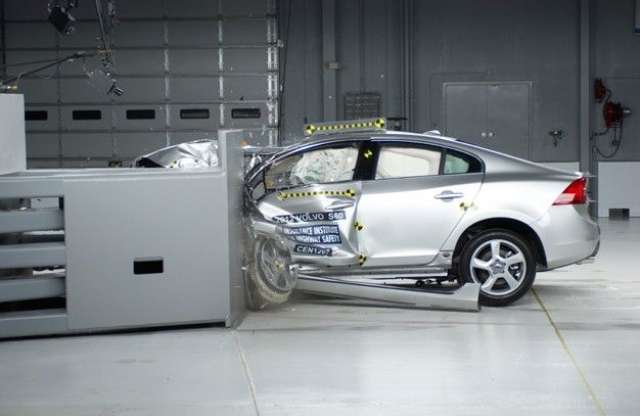 Audi, Lexus és Mercedes is bukott az új törésteszten