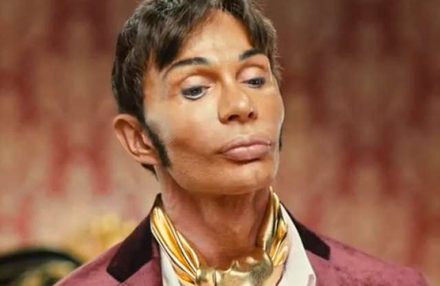 Ijesztően szétvarrt arcú emberekkel sokkol a smart