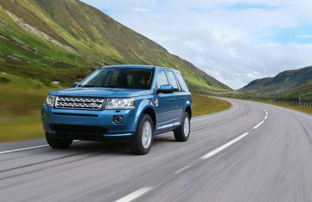 Kés alá feküdt a Freelander 2