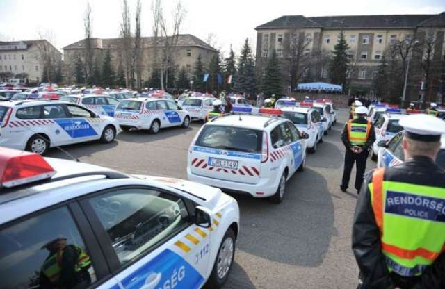 Hétfőig lehet pályázni 1750 rendőrautó szállítására