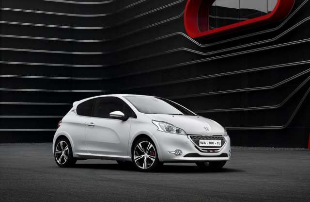 Első hivatalos képeken a Peugeot 208 GTI