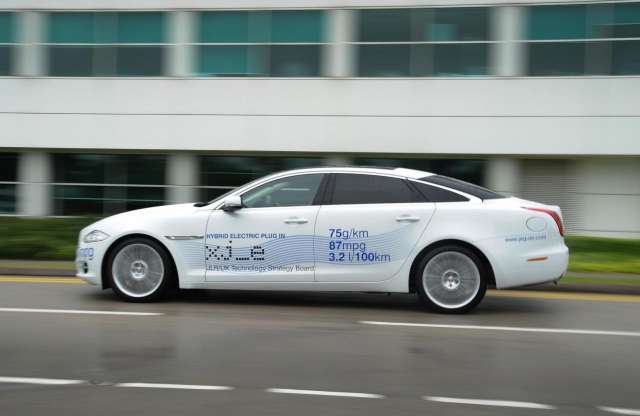 Érkezik a Jaguar XJ plug-in hibrid változata