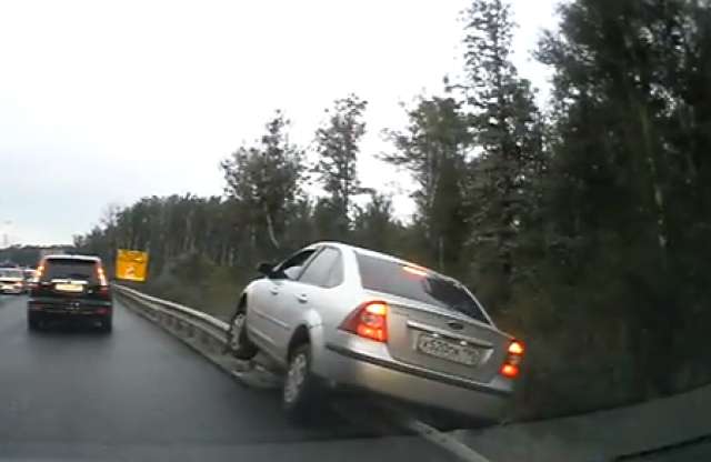 Cseh kettőt nézett a padkán jobbról előző Focus