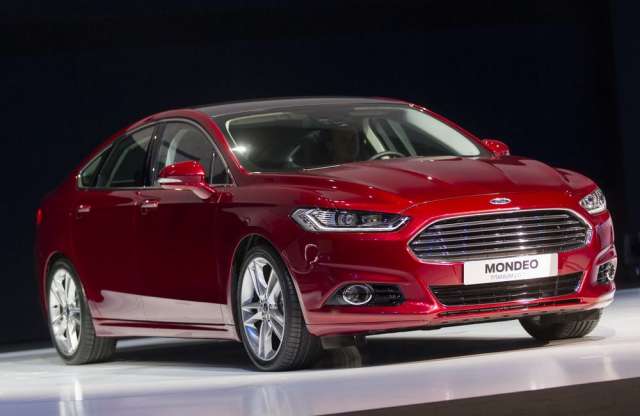 Ötajtósan és kombiként is óriási az új Ford Mondeo