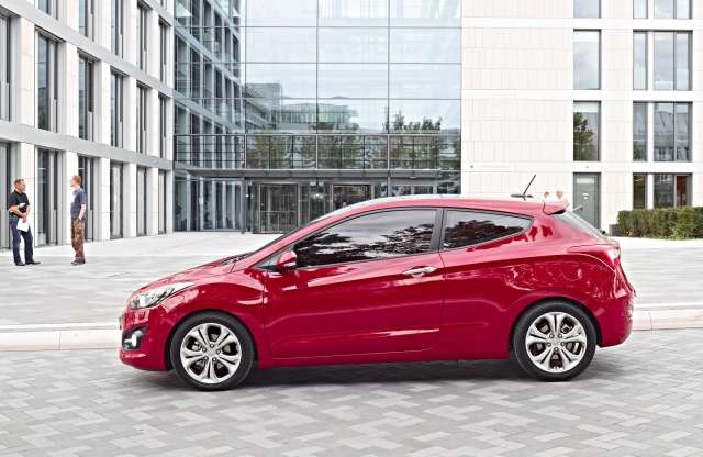 Párizsba a Hyundai i30 is jön háromajtósként