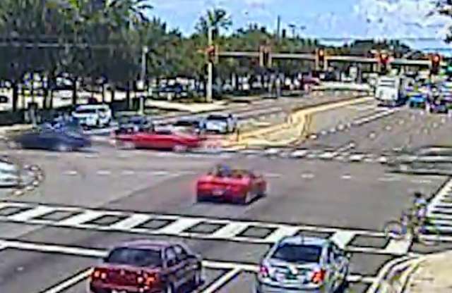 Nem lát, nem áll meg, nemtörődöm, mégis túlél a ferraris