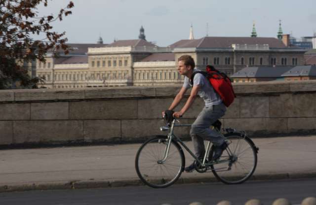 Áthidaló megoldások – kerékpárral a Duna felett