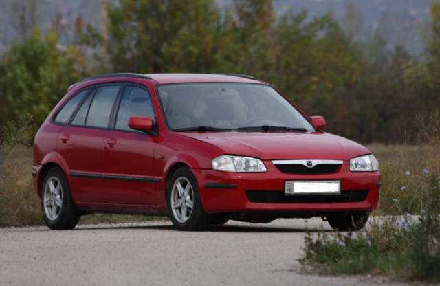 Bevállalós japán tini – Mazda 323F, 2000