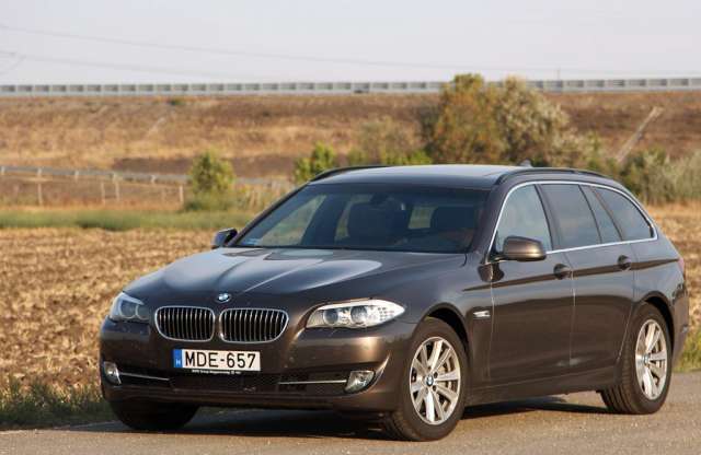 Biztonságos erő alaphangon – BMW 535d xDrive Touring teszt