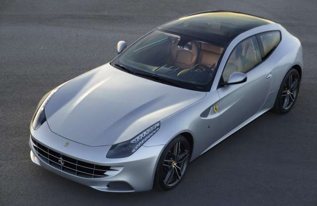 Megvalósul az indiai gyűjtő álma: Ferrari FF üvegtetővel