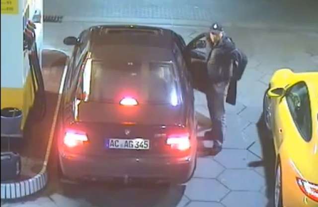 Hónap idiótája: Porsche-kulcsot hagy a tolvajoknak