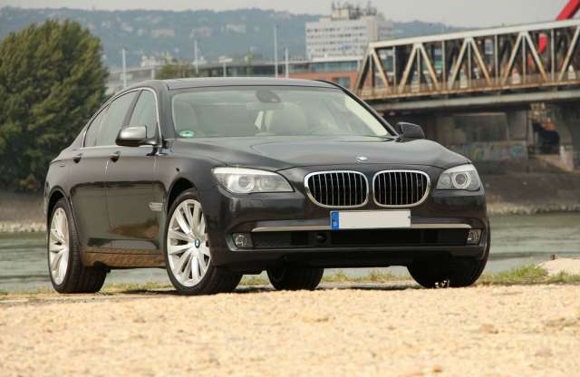 20 milliós spórolás egyetlen BMW-vel? 740d használtteszt