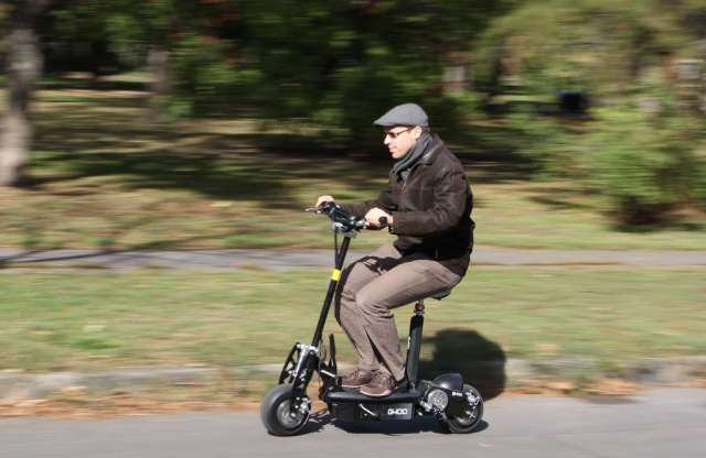 Benzint nem fogyaszt, mégis elvisz a munkába