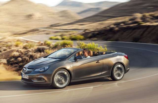 Menet közben veti le tetejét az Opel Cascada