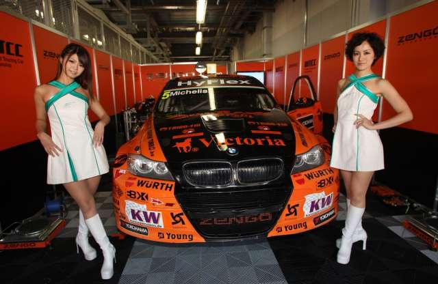 Verseny helyett csajok Japánból