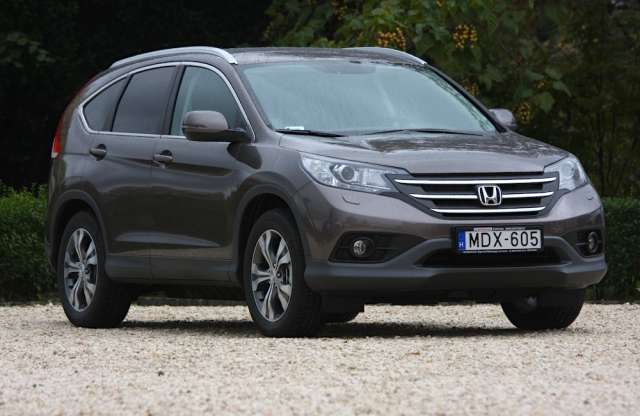 Könnyebb, nagyobb, személyesebb - Honda CR-V 2012