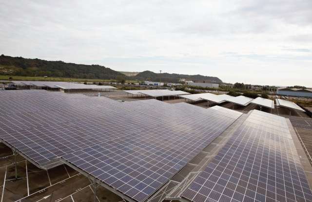 Napelemek védik az új Renault-okat az esőtől