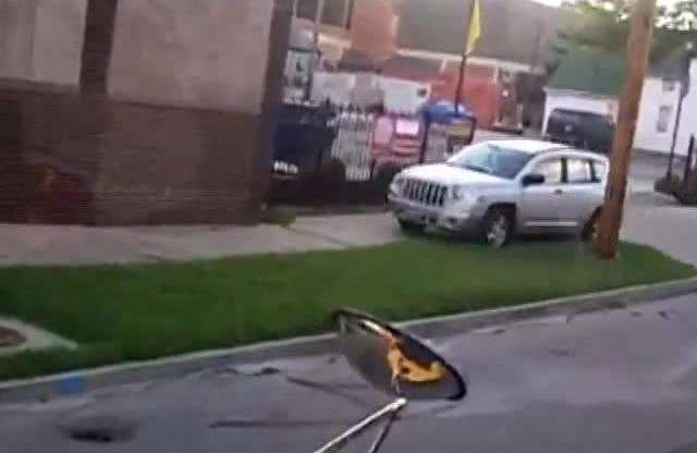 Mit érdemel az a bűnös, aki a járdán kerüli ki a buszt?