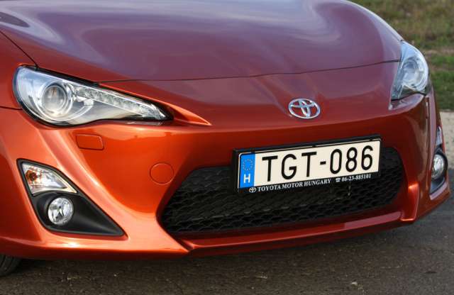 Murva jó kis reklámfilmen a Toyota GT86