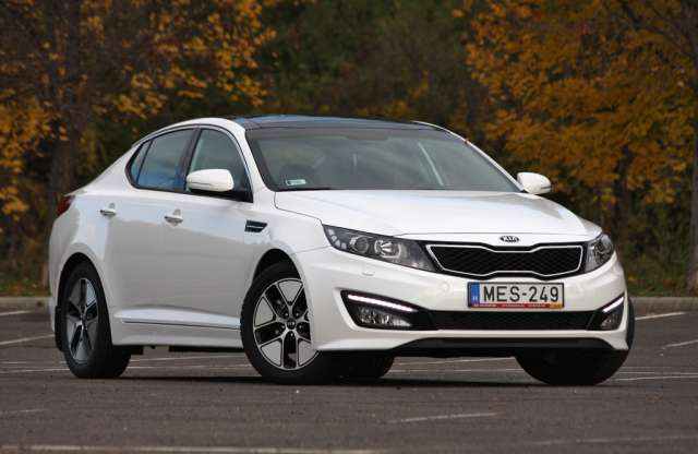 Csak a felni eladja – Kia Optima Hybrid teszt