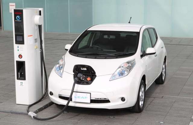 Olcsóbb, könnyebb és nagyobb hatótávú lesz a Nissan Leaf