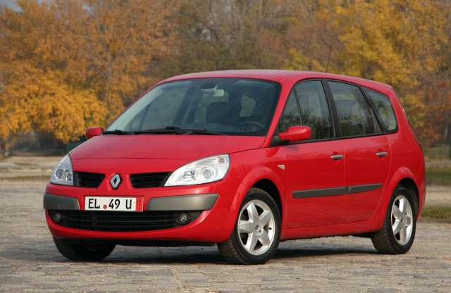 Olcsón viszi az anyóst is – Renault Grand Scénic használtteszt