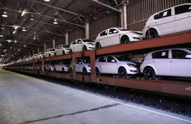 Rendőrautók húzták fel a novemberi autóeladásokat