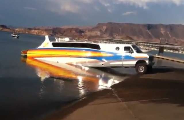 BoatorHome, a lakjóautó. Vagy hajkáskocsi