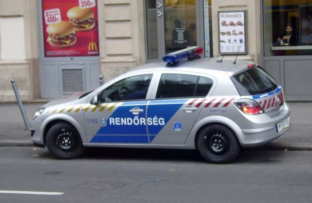 Melyik a vagányabb új rendőrautó? A német vagy a magyar?