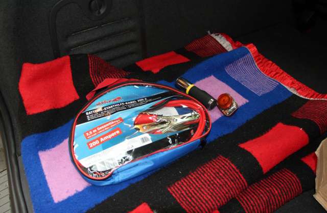 10 dolog, ami mindenképp legyen az autóban télen