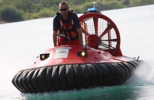 Hóban-fagyban is mentenének, de gumi nélkül nem fog menni