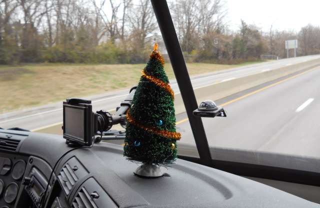 Békés karácsonyt, biztonságos közlekedést kívánunk!