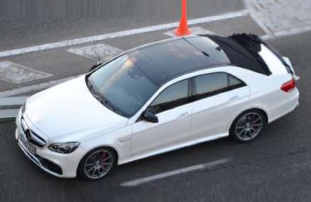 299 km/órás tempót is tudhat a legújabb Mercedes E63 AMG