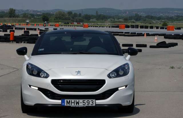 Bóják közt a faceliftes Peugeot RCZ
