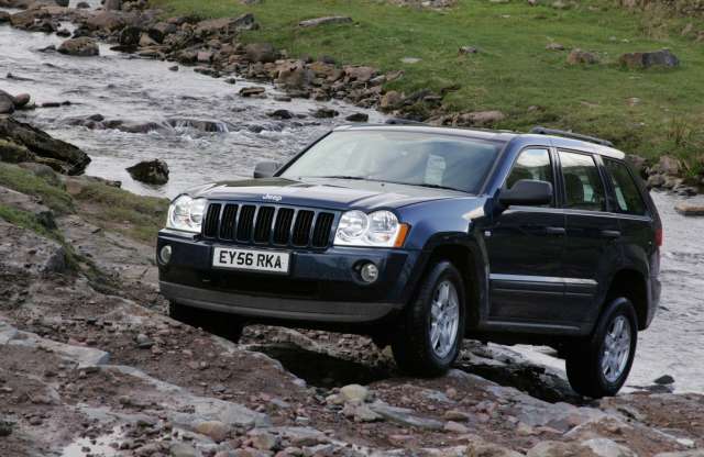 Több százezer Jeep gurulhat el