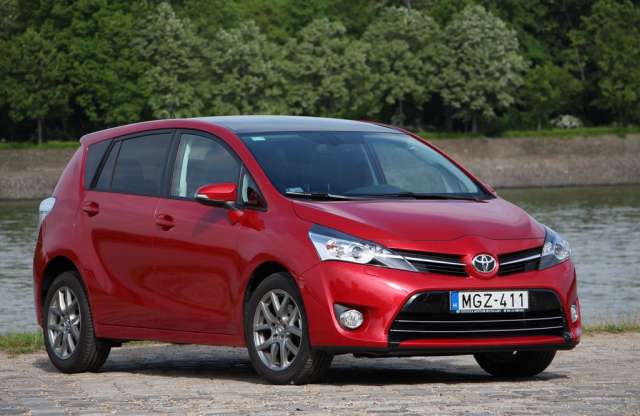 Ez lenne a legjobb családi autó? Toyota Verso teszt