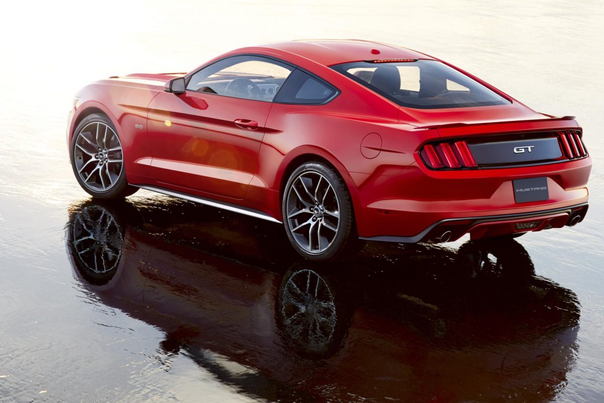 FORD MUSTANG